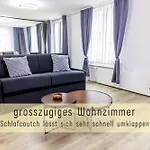 Modern 80qm Flat With Balcony & Free Parking Appartamento